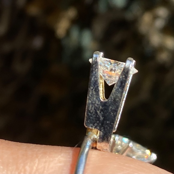 7x5 oval C&C forever classic moissanite - Picture 5 of 6